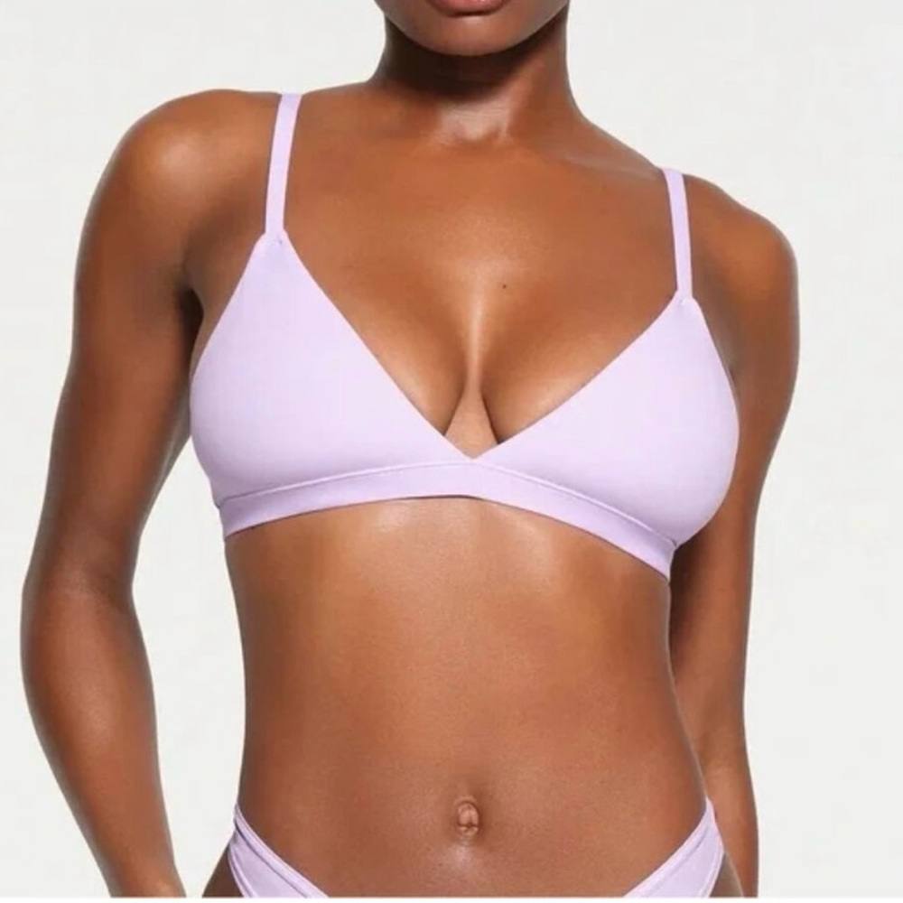 SKIMS FITS EVERYBODY LACE
SCOOP BRALETTE SIZE SMALL LILY SOLD OUT